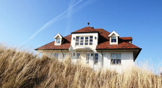 Luxurious Holiday Home With Billiards Table and Sauna, Atop the Dunes in De Koog, Reserva ahora Hotel Hoteles en Islas Frisias con aparcamiento, Aparcamiento