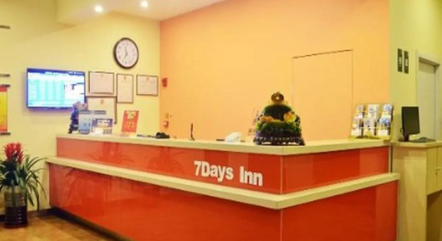 7 Days Inn Shijiazhuang Xinji Liantong Building Branch, Prenota Hotel Hotel e alloggi a Xinji, Hotel