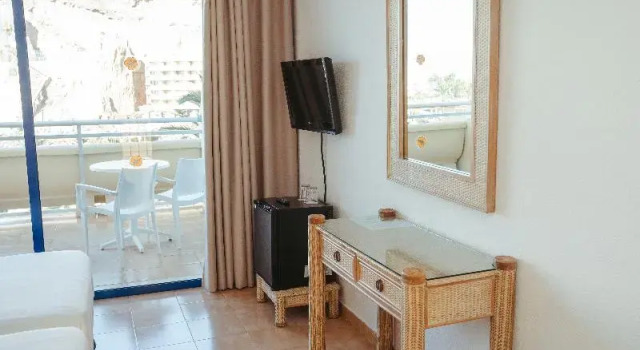 Двухместный номер Standard с балконом и с видом на море Hotel LIVVO Lago Taurito & Aquapark