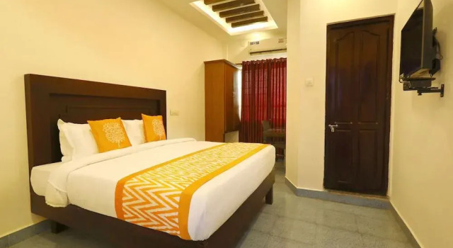 OYO 8964 Malabar Plaza Hotel