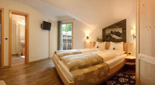 B&B Appartments Cudlea, Забронировать Отель «постель и завтрак» Отели Сельва-ди-Валь-Гардена с парковкой, рядом с Бугельный подъёмник Кадепунт, Парковка