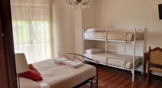 Четырёхместный полулюкс с балконом и с видом на море City View Pescara B&B