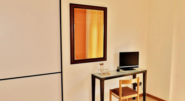 Hotel Rasula Alta, Забронировать Отель Гравина-ди-Катания Этна, рядом с Centro Commerciale Katane