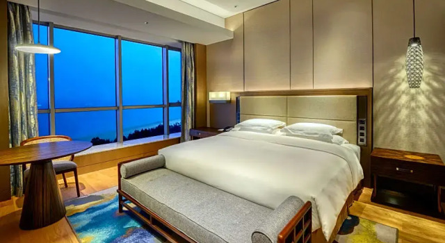 Люкс c 1 комнатой oceanfront Crowne Plaza Beihai Silver Beach by IHG