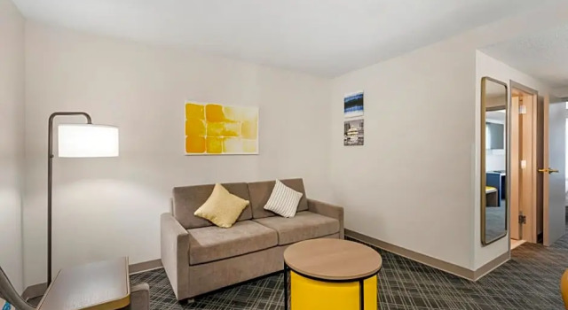 Четырёхместный люкс c 1 комнатой Comfort Inn & Suites Hampton near Coliseum
