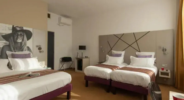 Четырёхместный номер Standard Hôtel Arles Plaza