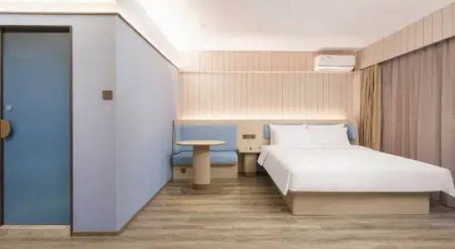Люкс Deluxe HanTing Hotel (Dalian Development Zone Dongcheng Tianxia)