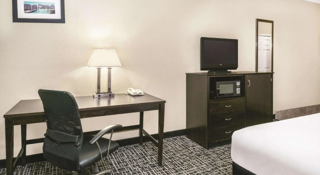 Двухместный номер Accessible Spark by Hilton San Antonio Dominion