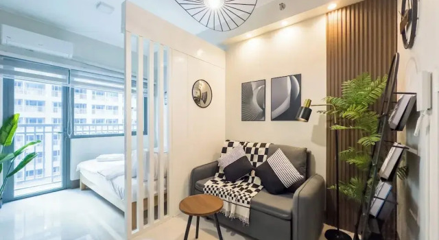 Двухместный номер Standard с балконом GemstoneBR in SMDC Fame Residences