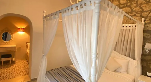 Четырёхместный семейный номер Standard с балконом Selin Hotel