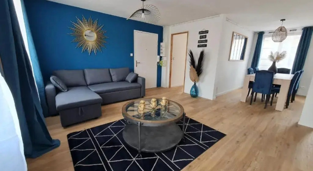 Апартаменты с 2 комнатами Studio en plein centre de Saint-Omer - à 5 min de la gare, parking privé gratuit