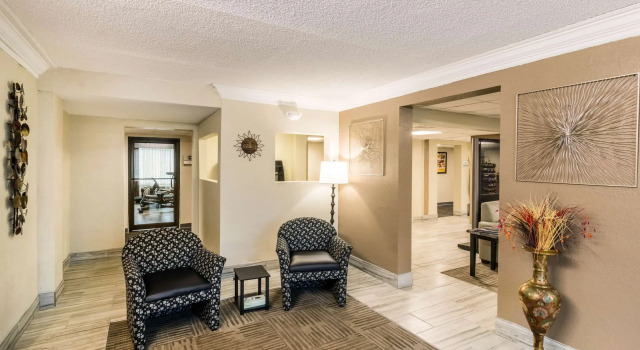 Quality Inn, 预订 酒店 Brent 美利坚合众国-美利堅合眾國