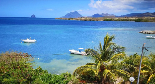 T2 Les pieds dans l'eau face à la mer des caraïbes Sainte Luce - Trois Rivières