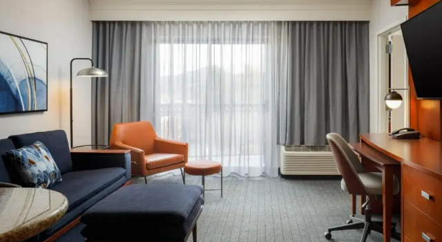 Двухместный люкс c 1 комнатой Courtyard by Marriott Boone