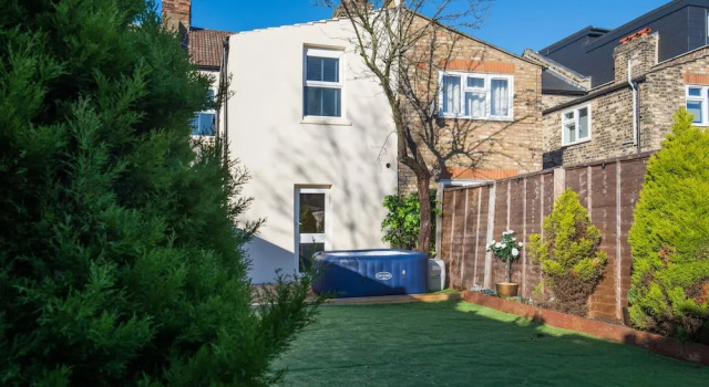 Stunnning 4 Bed House Hot Tub, Sky Tv, Pool Table