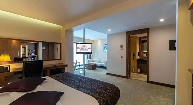 Двухместный полулюкс Lounge Access Crowne Plaza Istanbul Harbiye by IHG