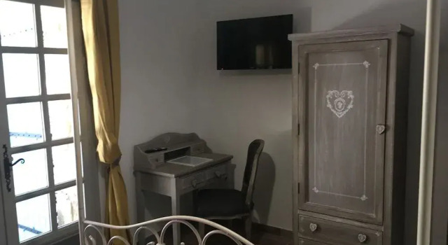 Mas de la Pinède (ex. Les Arbousiers), Boek Hotel Hotels in Rhone-Alpen met zwembad, Zwembad