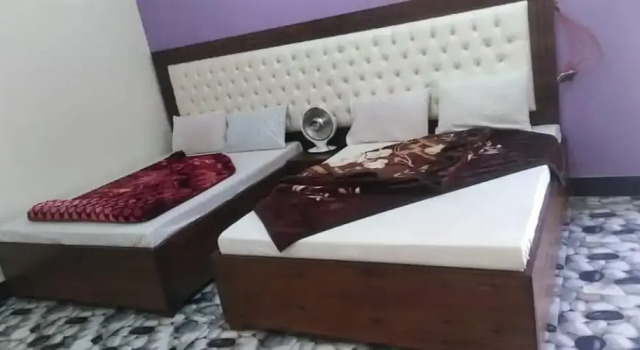 Трёхместный номер Standard Mezban Hotel & Restaurant