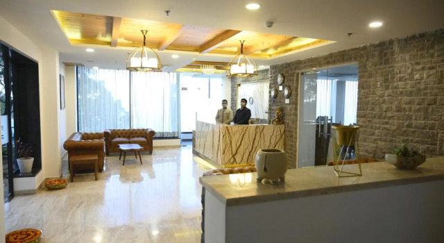 Lemon Tree Hotel, Kasauli, Забронировать Отель Отели штата Химачал-Прадеш 4 звезды, 4*