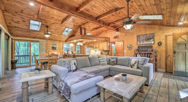 Коттедж Fire Pit & Grill: Cozy Cabin in Lake Toxaway!