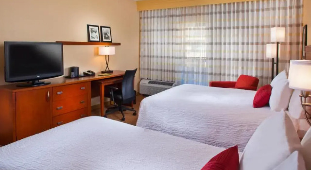 Четырёхместный номер Standard c 1 комнатой Courtyard by Marriott Little Rock West