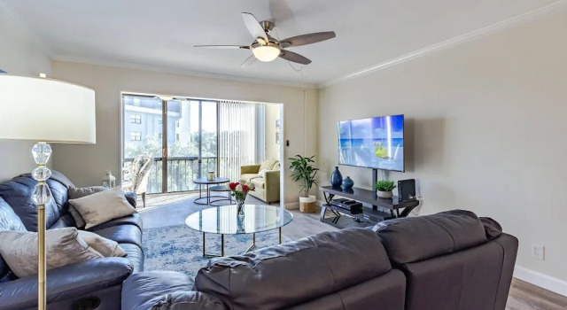 Harbor Towers 4th Fl Pool & Bay Views End Unit, Забронировать Апартаменты/квартира Отели Сиеста-Ки с парковкой, Парковка