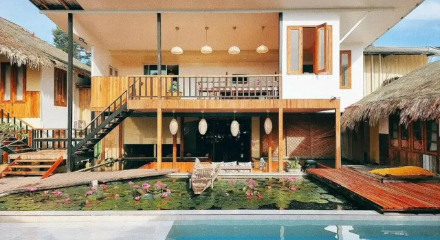 Кровать в общем номере Varni Homestay