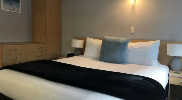 Номер Deluxe c 1 комнатой с балконом Hacienda Motor Lodge