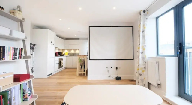 Quiet, Convenient 1BR Flat for 4 in Greenwich
