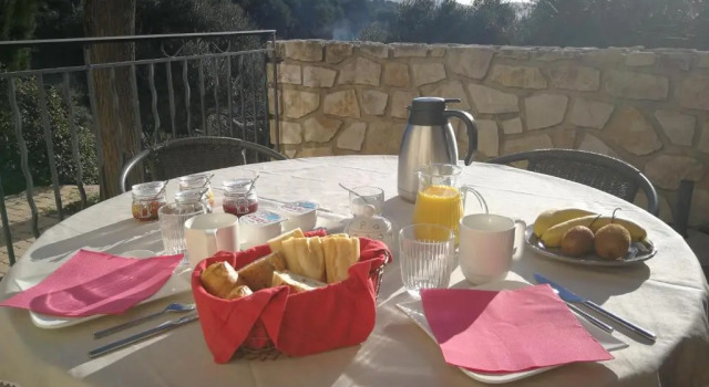 la Cigalette, Rezerwuj Hotel Peypin Carros