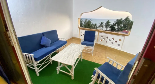 Lily Beachfront Apartments, Varaa Huoneisto Hotellit Coast Region uima-altaalla, Uima-allas