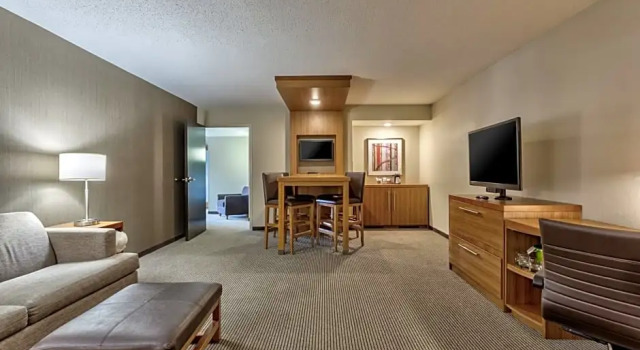 Четырёхместный люкс c 1 комнатой Hyatt Place Minneapolis/Downtown
