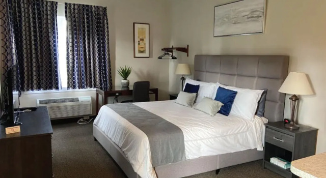 Двухместный номер Standard Brinton Suites