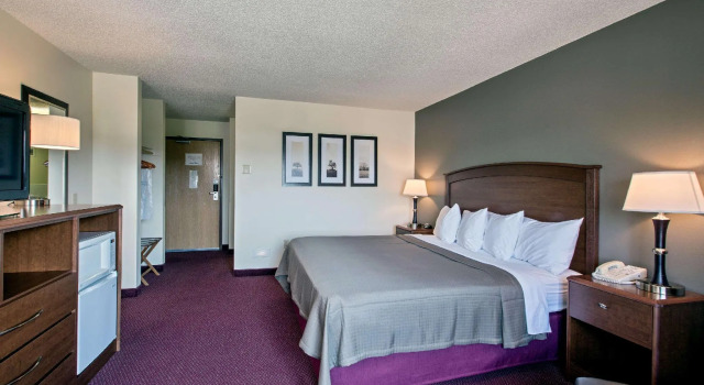 Двухместный номер Standard AmericInn by Wyndham Iowa Falls