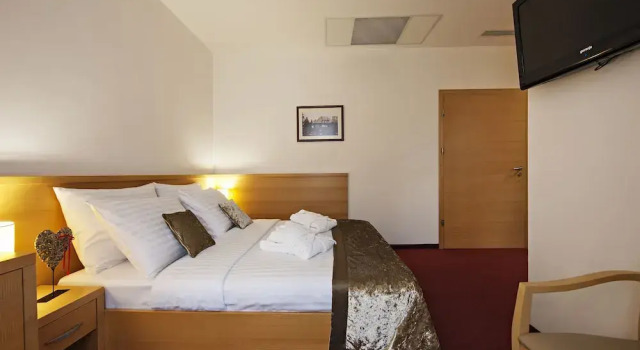 Izvir, Rezervovat Hotel Hotely v Radenci s bazénem, Bazén