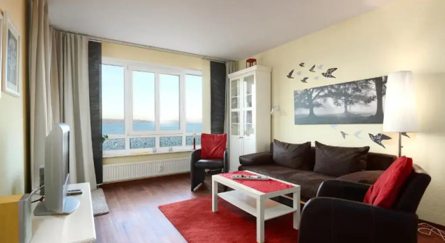 Strandhotel 5, Забронировать Апартаменты/квартира Апартаменты Лабё, рядом с Военно-морской мемориал и музей-подводная лодка, Апартаменты/квартира