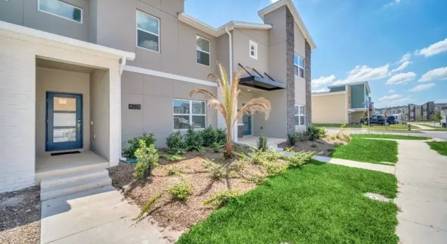 4228para 4 Bedroom Townhouse, Rezerwuj Dom wakacyjny Hotele w Kissimmee z parkingiem, Parking