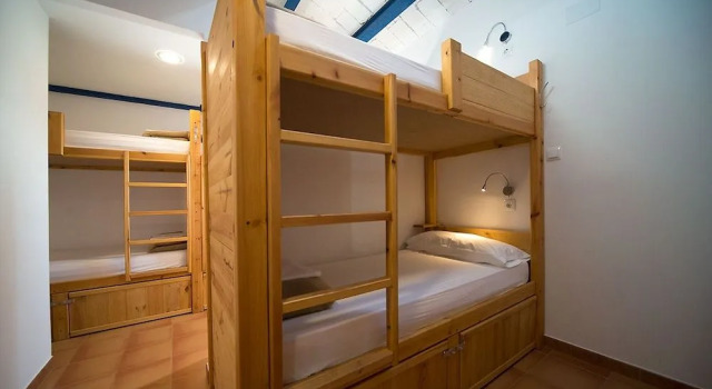 Crux Albergue, Book Hotel Hotels in Aragon with Parking, Parking