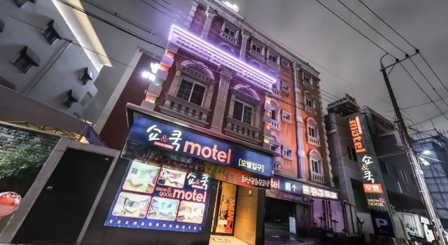 Daegu Dongseongno Show and Cook, Rezervasyon Otel Daegu otoparklı oteller, Daegu Station yakınında, Otopark