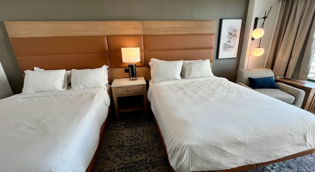 Четырёхместный номер Standard с балконом и с красивым видом из окна Hyatt Place Virginia Beach Oceanfront
