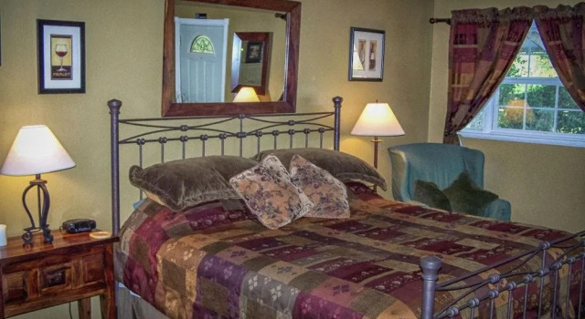Holiday Lodge on Canyon Lake