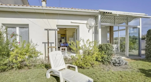 Villa 2 chambres proche plage, jardin, véranda, clim, wifi à Biscarrosse - FR-1-521-19, Забронировать Отель Бискарросс Côte landaise, рядом с Пляж г. Бискаррос