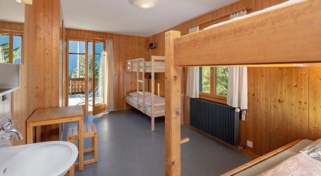 Кровать в общем номере Grindelwald Youth Hostel