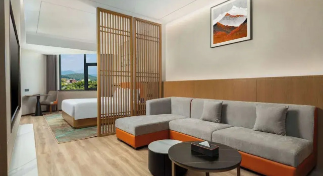 Люкс Hawthorn By Wyndham Xishuang Banna Jinghong
