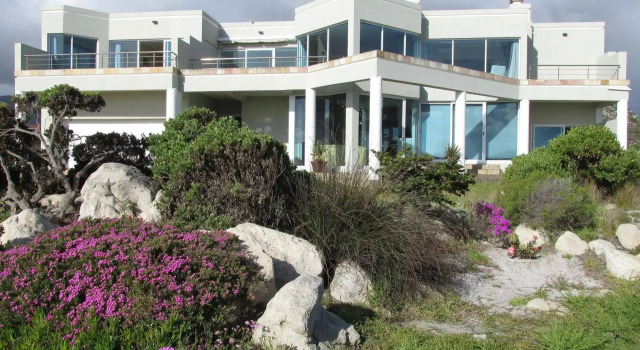 Belle Mer Guest House, Book Pension Hoteller i Caledon med parkering, Parkering