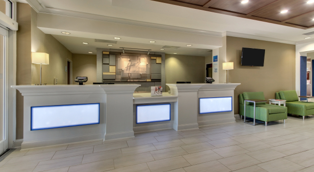 Holiday Inn Express & Suites Columbus - Ft Benning Maingate by IHG, Забронировать Отель Колумбус Джорджия
