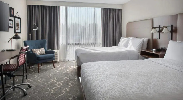 Четырёхместный номер Standard Four Points Philadelphia Northeast