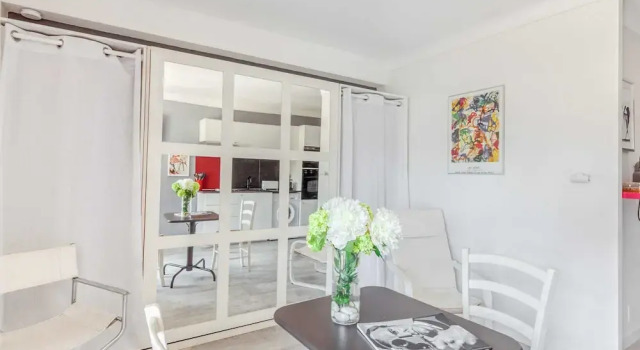 Charming Studio Apartment With Private Balcony in Cannes