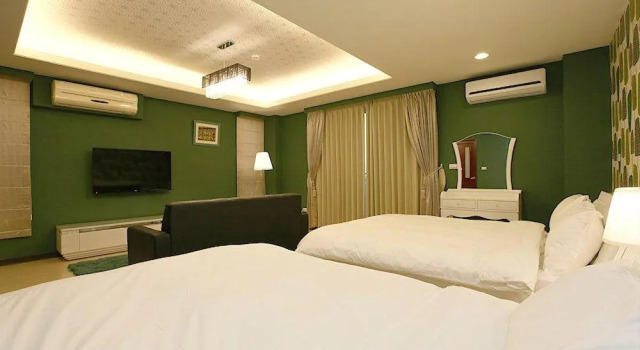 Double Happiness, Book Hotel Wujie Yilan County