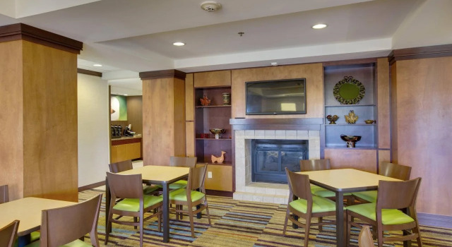 Fairfield Inn & Suites by Marriott South Hill, Prenota Hotel Hotel a Virginia con colazione, Colazione